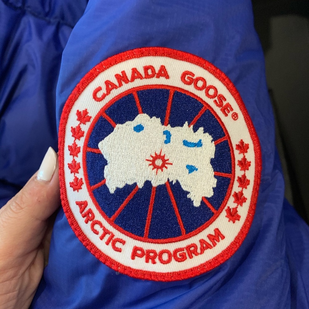 BRAND NEW NEVER WORN MENS CANADA GOOSE JACKET